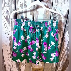 Staccaco Green Floral Shorts with Pockets size Medium Tulips